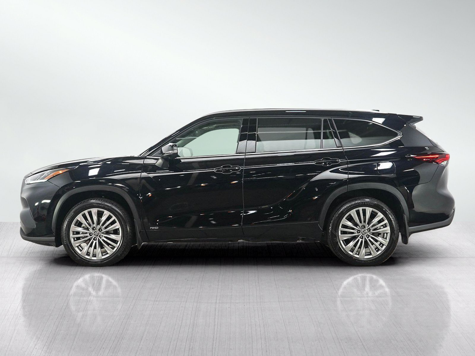 Used 2026 Toyota Highlander Platinum AWD/4WD image 2
