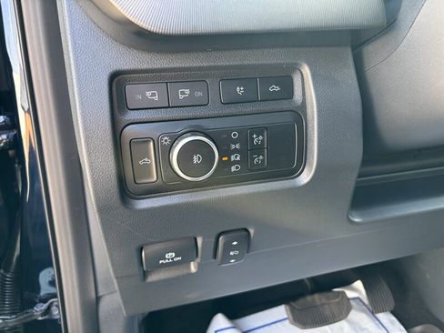 Used 2023 Ford F350 Platinum w/ Tremor Off-Road Package AWD/4WD image 20