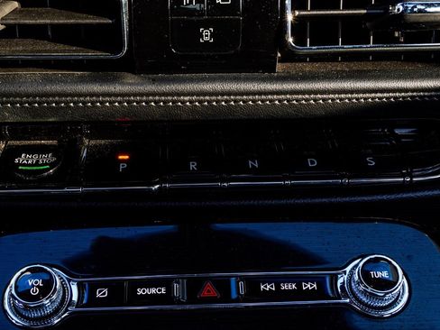 Used 2023 Lincoln Nautilus Reserve image 17