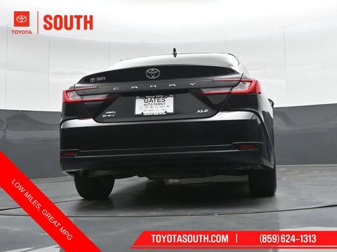 Used 2025 Toyota Camry XLE image 37