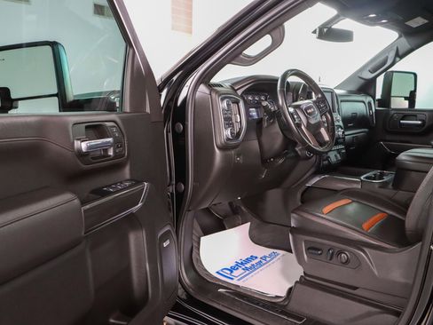 Used 2023 GMC Sierra 2500 AT4 w/ AT4 Preferred Package AWD/4WD image 3