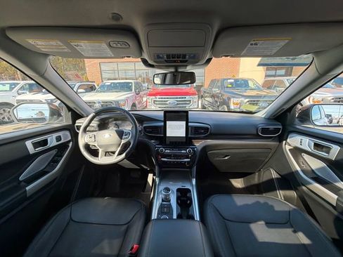 Certified 2024 Ford Explorer Limited w/ Limited Technology Package image 17