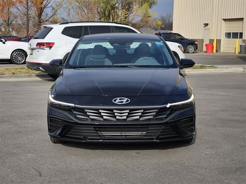 New 2025 Hyundai Elantra SE image 2