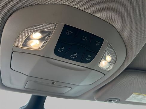 Used 2023 Chrysler Pacifica Touring-L FWD image 21
