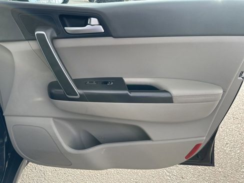 Used 2018 Kia Sportage LX image 29