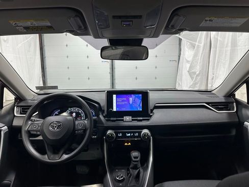 Used 2025 Toyota RAV4 XLE AWD/4WD image 39