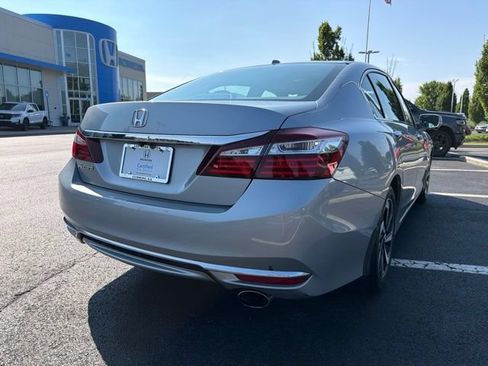 Certified 2017 Honda Accord EX-L image 6
