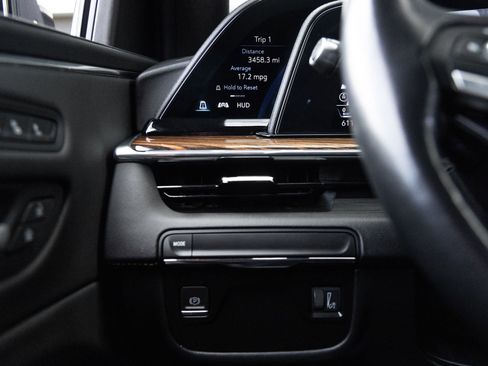 Used 2023 Cadillac Escalade Premium Luxury RWD image 18