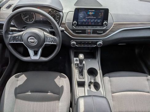 Used 2025 Nissan Altima 2.5 SV FWD image 24