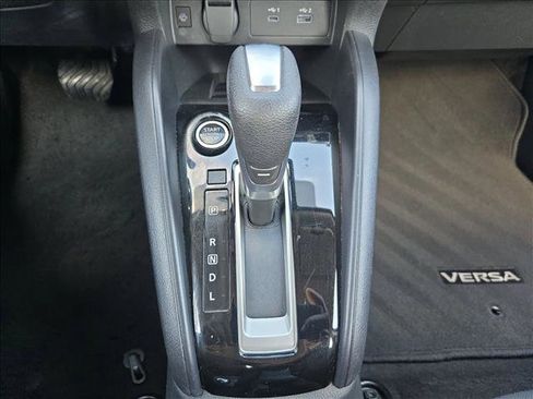 Used 2024 Nissan Versa SR image 12