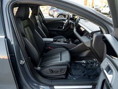 Used 2025 Audi A6 e-tron Premium Plus w/ Premium Plus RWD image 36