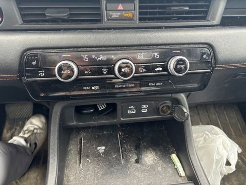 Used 2025 Honda Pilot TrailSport image 16