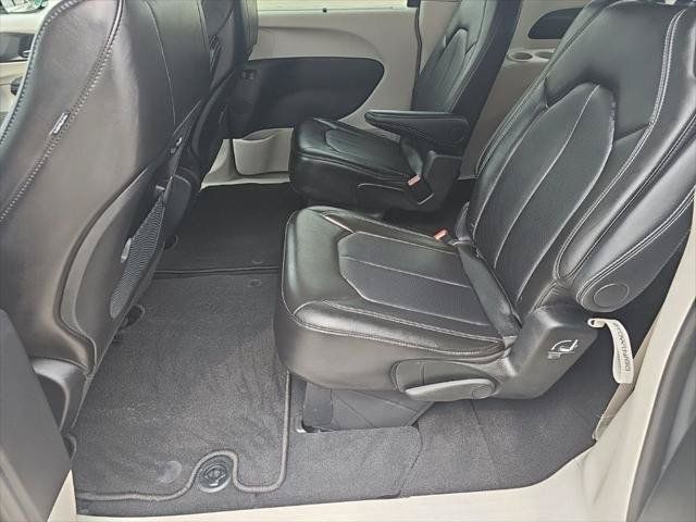 Certified 2024 Chrysler Pacifica Touring-L FWD image 18