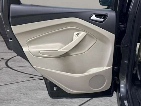 Used 2018 Ford Escape SE image 18