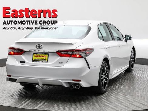 Used 2023 Toyota Camry SE image 5