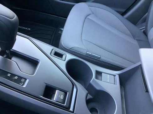 Used 2025 Subaru Crosstrek 2.0i AWD/4WD image 23