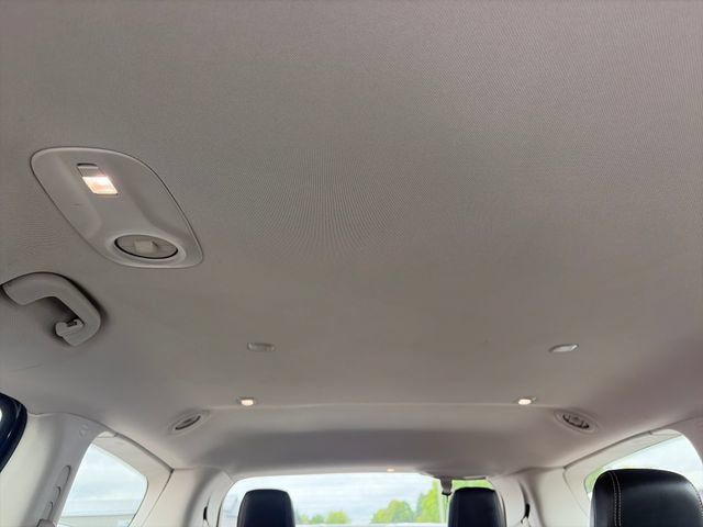 Used 2024 Chrysler Pacifica Touring-L FWD image 24