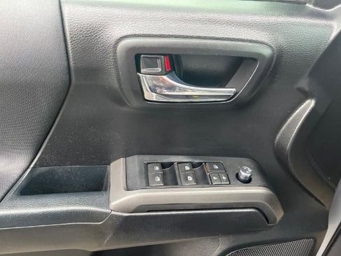 Used 2017 Toyota Tacoma SR5 image 17