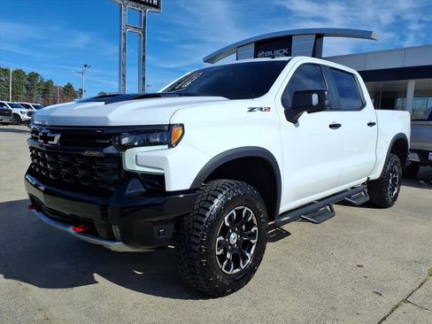 Used 2024 Chevrolet Silverado 1500 ZR2 image 3