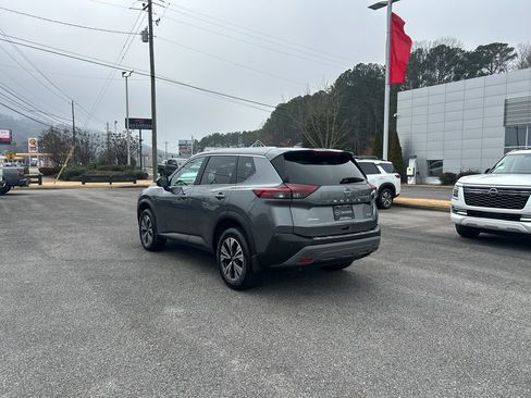 Used 2023 Nissan Rogue SV image 5