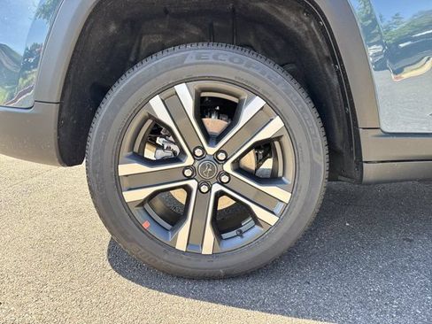 New 2027 Jeep Grand Cherokee Limited RWD image 17