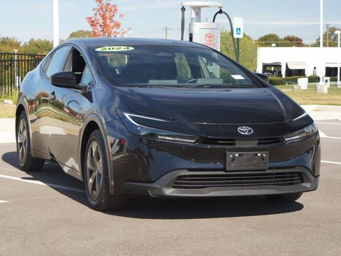 Used 2024 Toyota Prius LE image 2