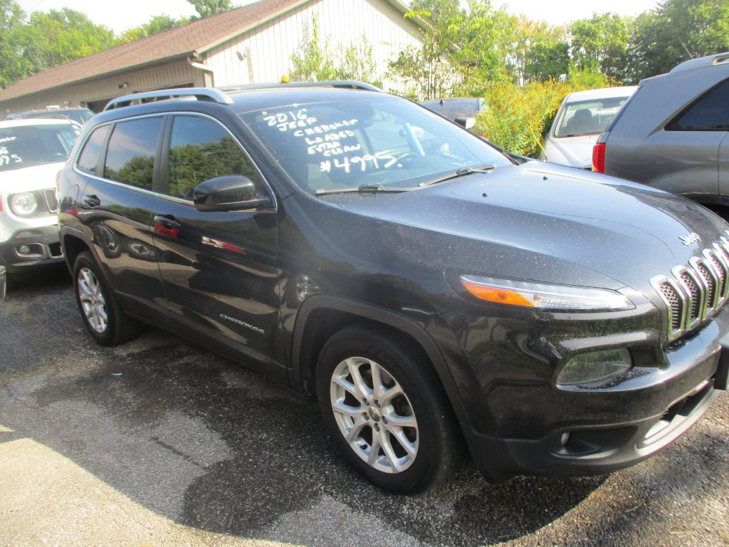 Used 2016 Jeep Cherokee Latitude w/ Cold Weather Group FWD image 1