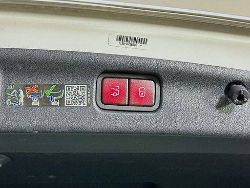 Used 2024 Mercedes-Benz C 300 Sedan image 30