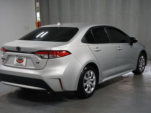 Used 2022 Toyota Corolla LE FWD image 9