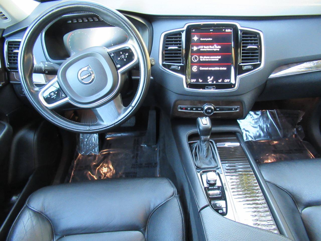 Used 2017 Volvo XC90 T6 Momentum w/ Vision Package AWD/4WD image 16