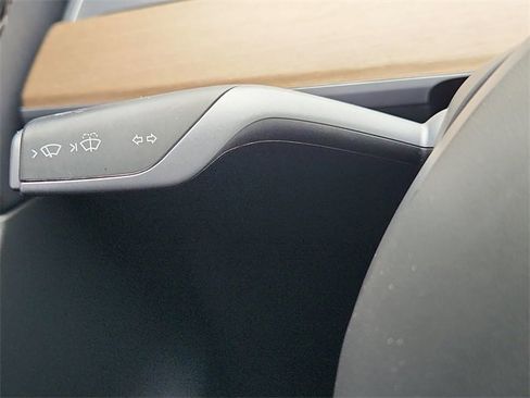 Used 2021 Tesla Model Y Long Range image 17