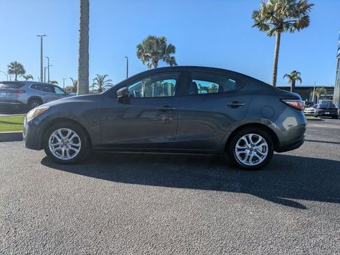 Used 2017 Toyota Yaris iA FWD image 7