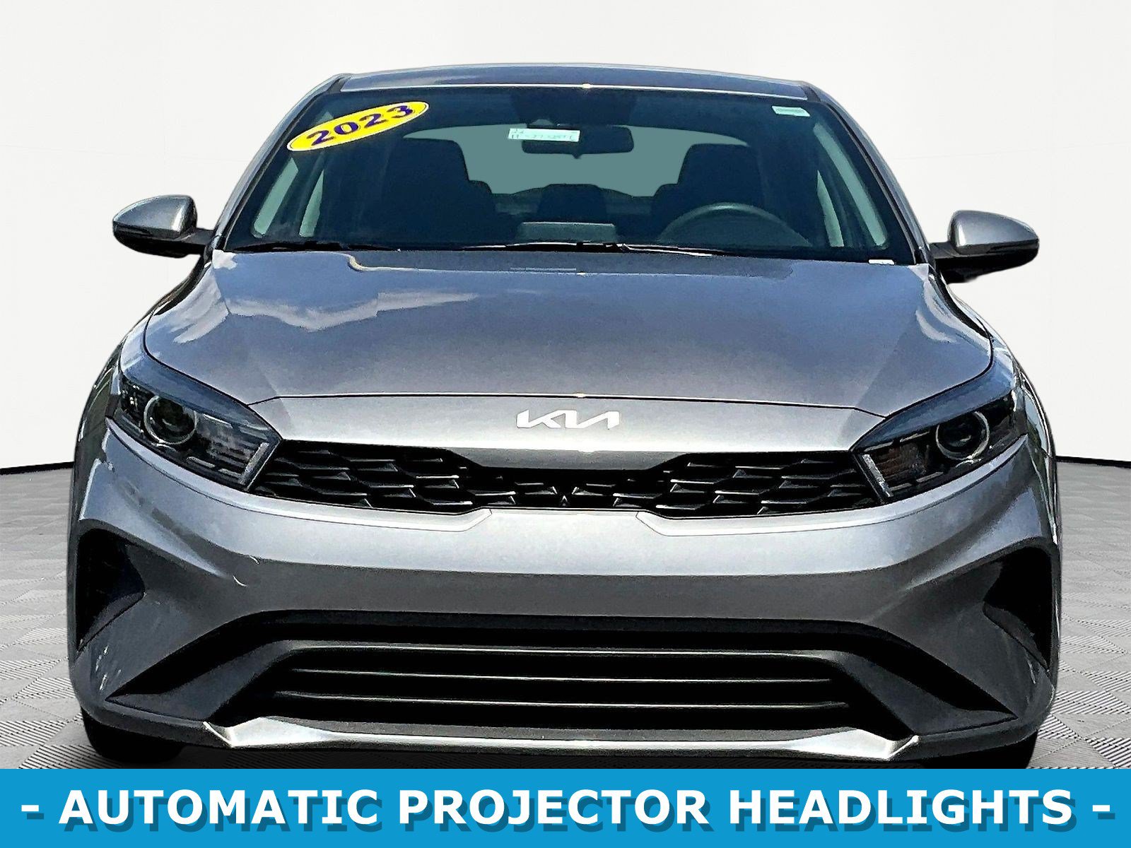 Used 2023 Kia Forte LXS w/ LXS Technology Package FWD image 2