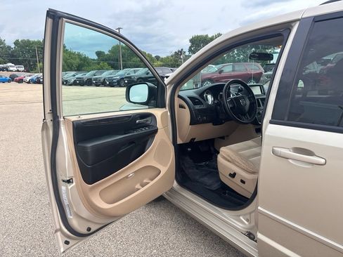 Used 2015 Dodge Grand Caravan SXT FWD image 10