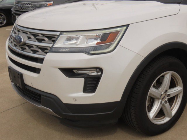 Used 2018 Ford Explorer XLT w/ Equipment Group 202A FWD image 3