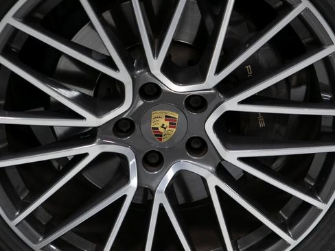 Certified 2022 Porsche Cayenne Coupe image 11