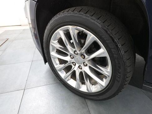 Used 2020 Cadillac Escalade ESV Premium Luxury image 31