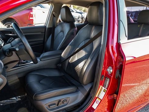 Used 2018 Toyota Camry XLE image 36