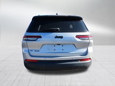 Used 2023 Jeep Grand Cherokee L Laredo image 6