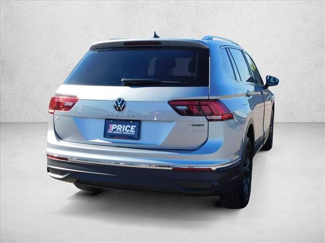 Used 2024 Volkswagen Tiguan SE AWD/4WD image 9