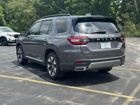 Certified 2026 Honda Pilot Touring image 7