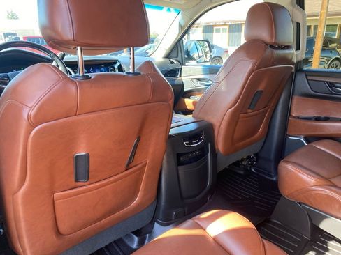 Used 2019 Cadillac Escalade Premium Luxury AWD/4WD image 32