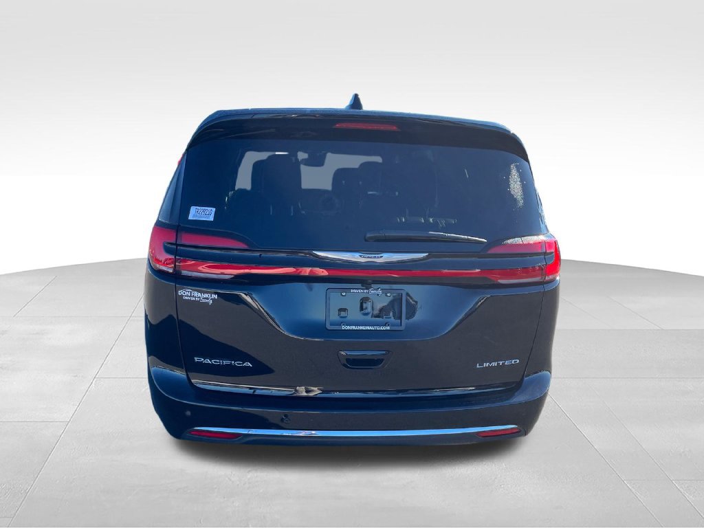 Used 2026 Chrysler Pacifica Limited FWD image 4