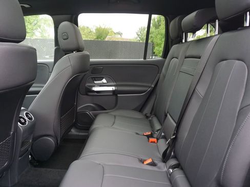 New 2025 Mercedes-Benz GLB 250 4MATIC image 13