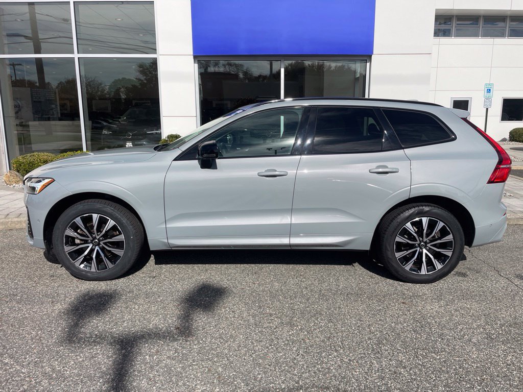 Certified 2024 Volvo XC60 B5 Plus w/ Climate Package AWD/4WD image 2