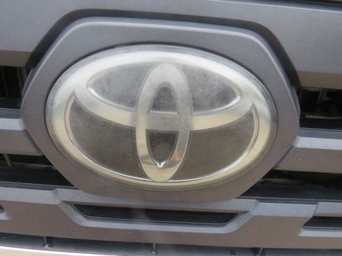 Used 2019 Toyota Tacoma SR5 RWD image 39