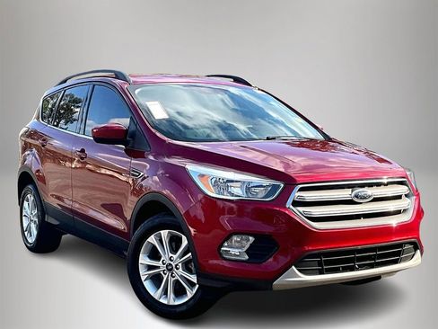 Used 2018 Ford Escape SE w/ SE Sync 3 Package image 1