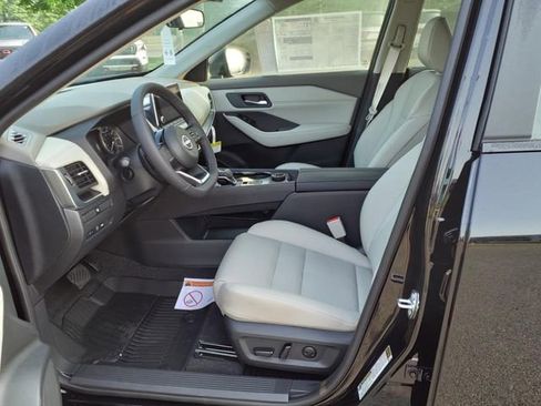 Certified 2023 Nissan Rogue SV w/ SV Premium B Package image 6