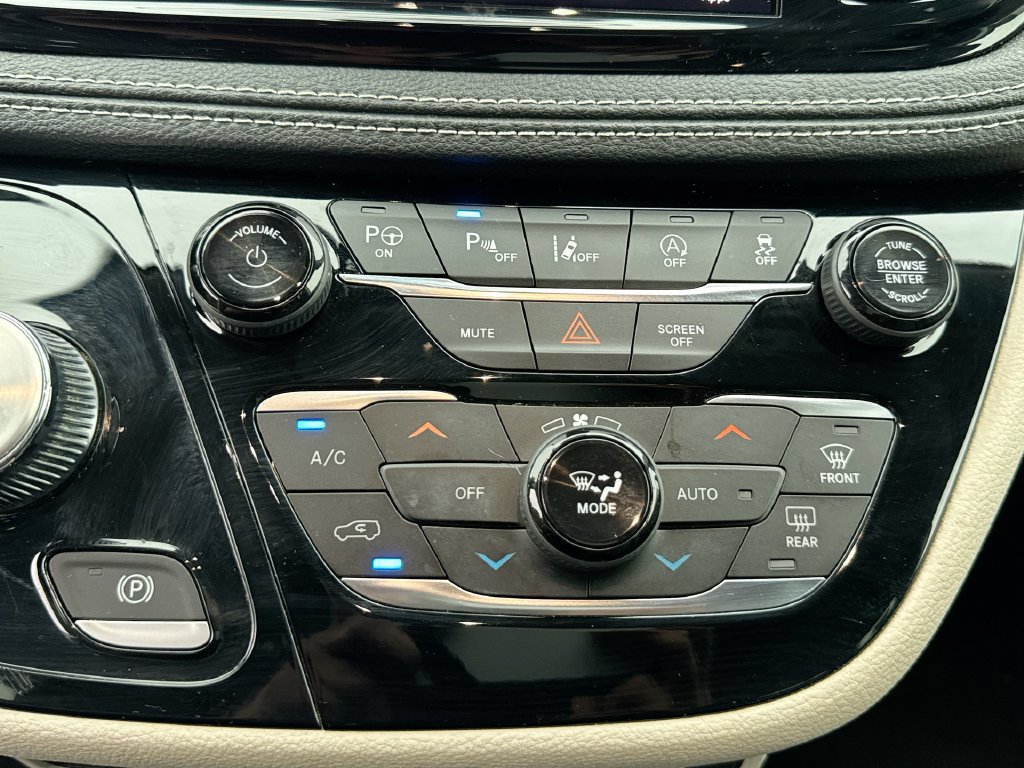 Used 2023 Chrysler Pacifica Touring-L w/ Uconnect Theater Family Group AWD/4WD image 25