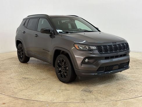 Used 2023 Jeep Compass Latitude w/ Sun and Sound Group AWD/4WD image 7